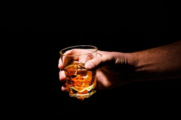 whiskey-glass-in-a-hand-of-a-man_288539-2032.jpg